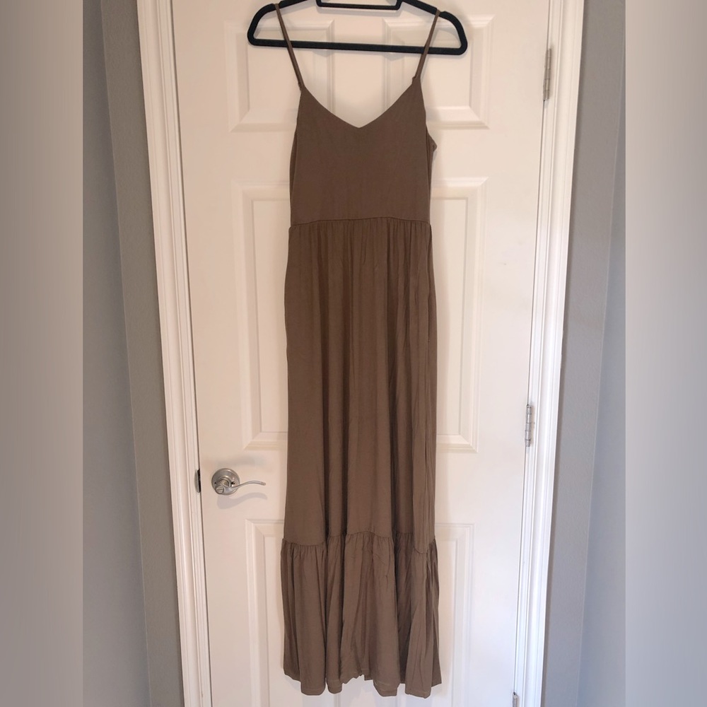 NWT Eloise Maxi Dress by Evereve in color “Kangaroo”